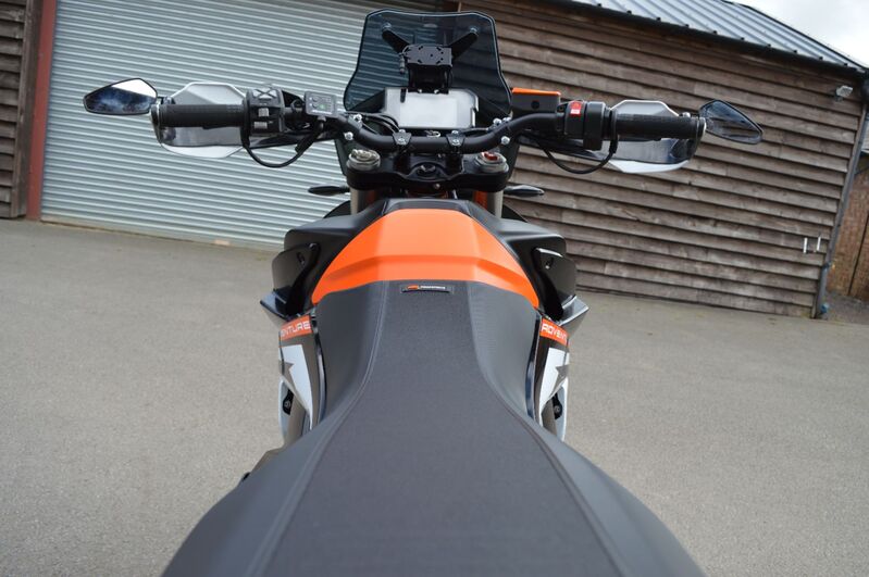 KTM 890 ADVENTURE