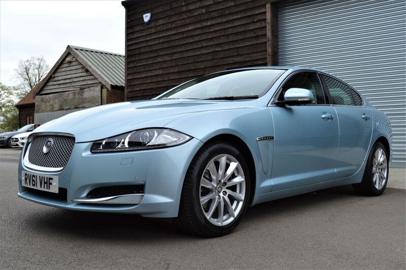 View JAGUAR XF D PREMIUM LUXURY