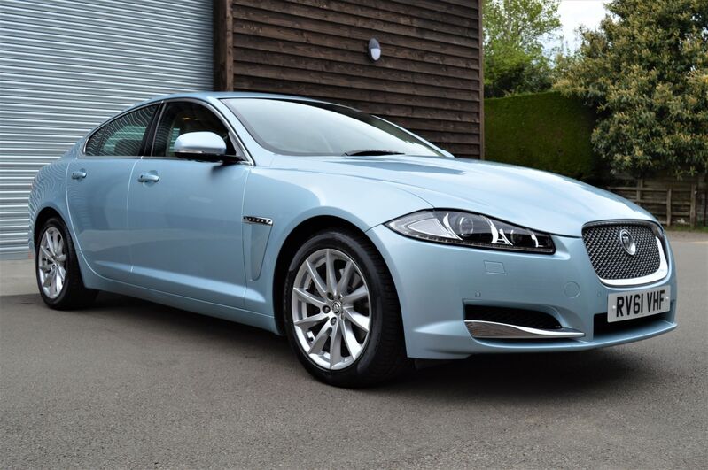 View JAGUAR XF D PREMIUM LUXURY