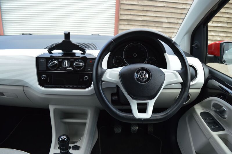 VOLKSWAGEN UP