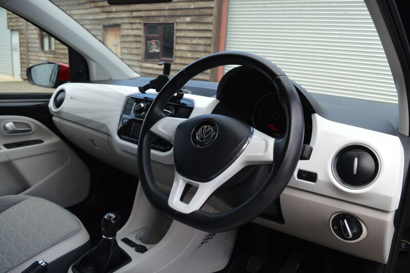 VOLKSWAGEN UP