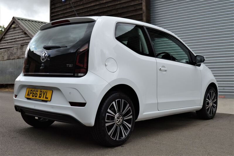 VOLKSWAGEN UP