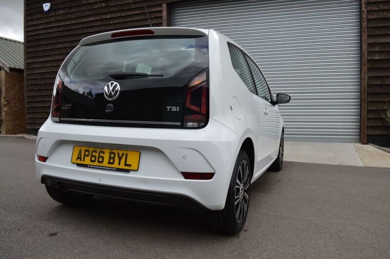 VOLKSWAGEN UP