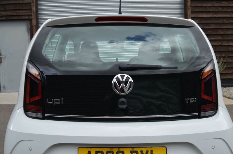 VOLKSWAGEN UP