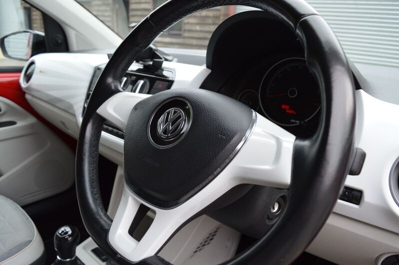 VOLKSWAGEN UP