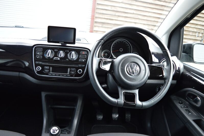 VOLKSWAGEN UP