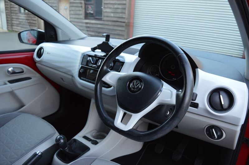 VOLKSWAGEN UP