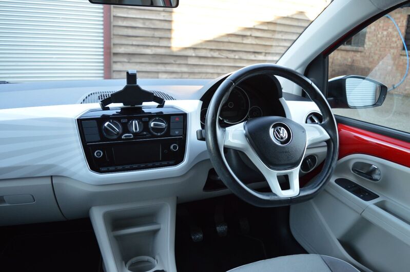 VOLKSWAGEN UP