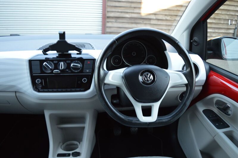 VOLKSWAGEN UP