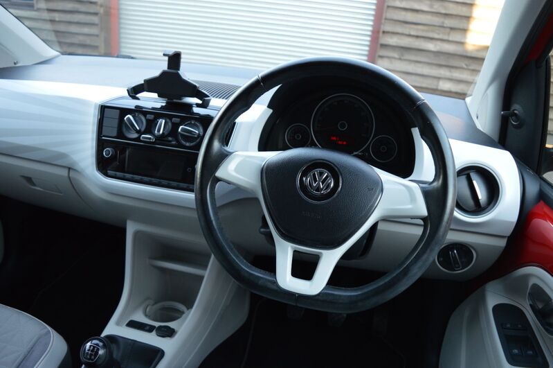 VOLKSWAGEN UP