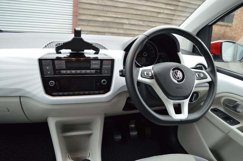 VOLKSWAGEN UP