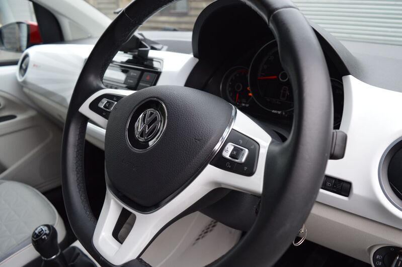 VOLKSWAGEN UP