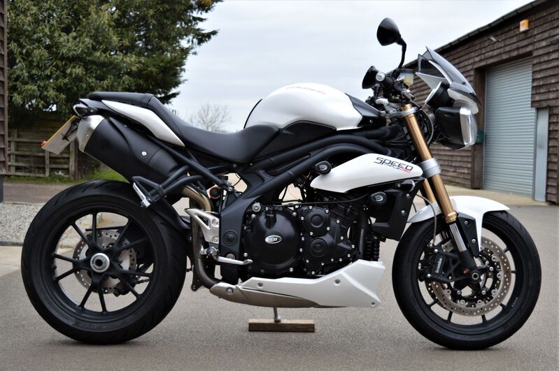 View TRIUMPH SPEED TRIPLE 1050 MOTORCYCLE