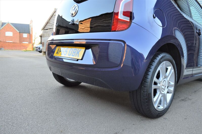 VOLKSWAGEN UP