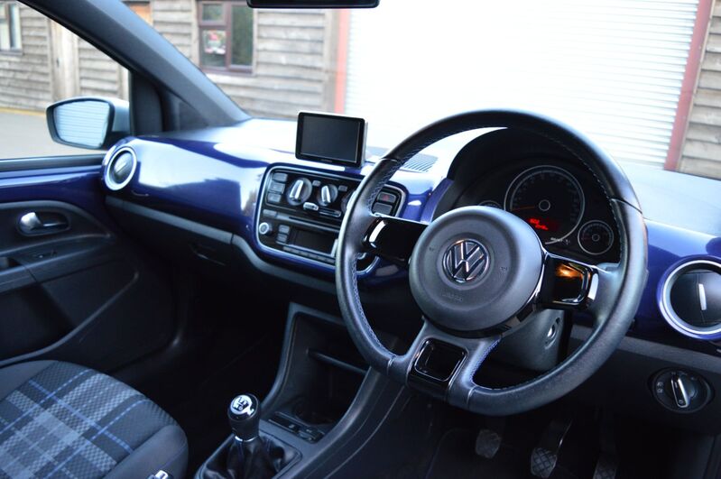 VOLKSWAGEN UP