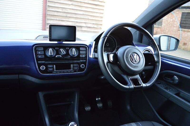 VOLKSWAGEN UP