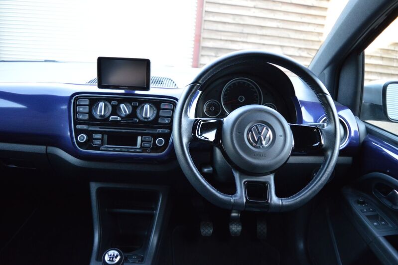 VOLKSWAGEN UP