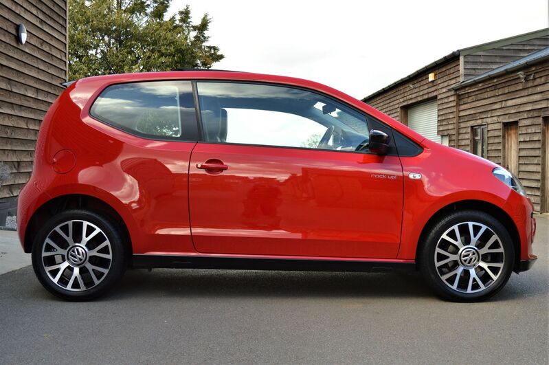 VOLKSWAGEN UP