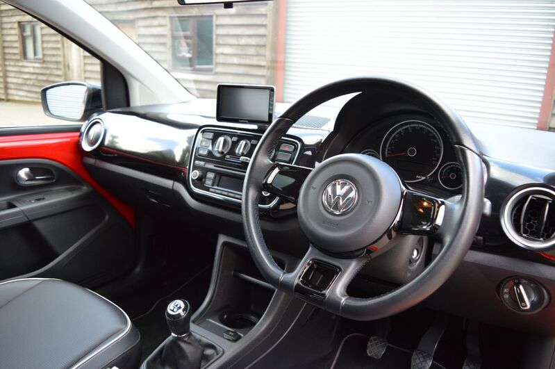 VOLKSWAGEN UP