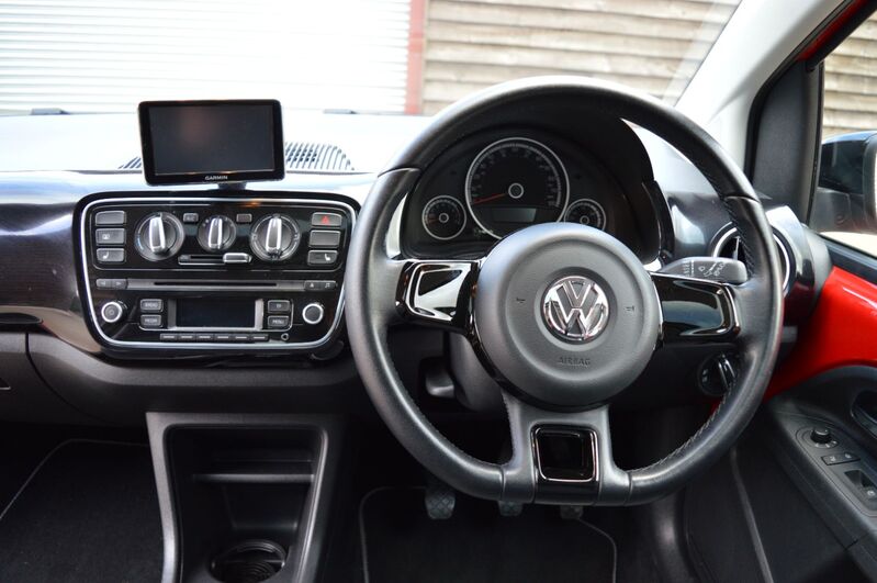 VOLKSWAGEN UP