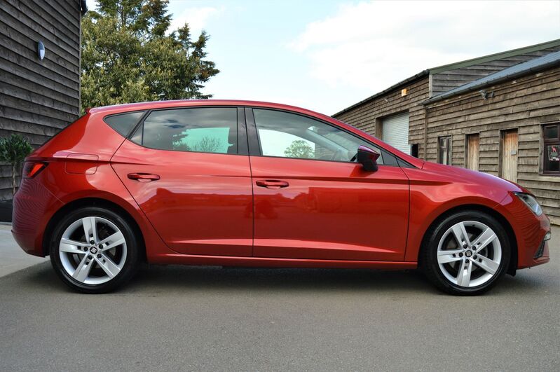 View SEAT LEON 1.5 TSI EVO FR 5 DOOR