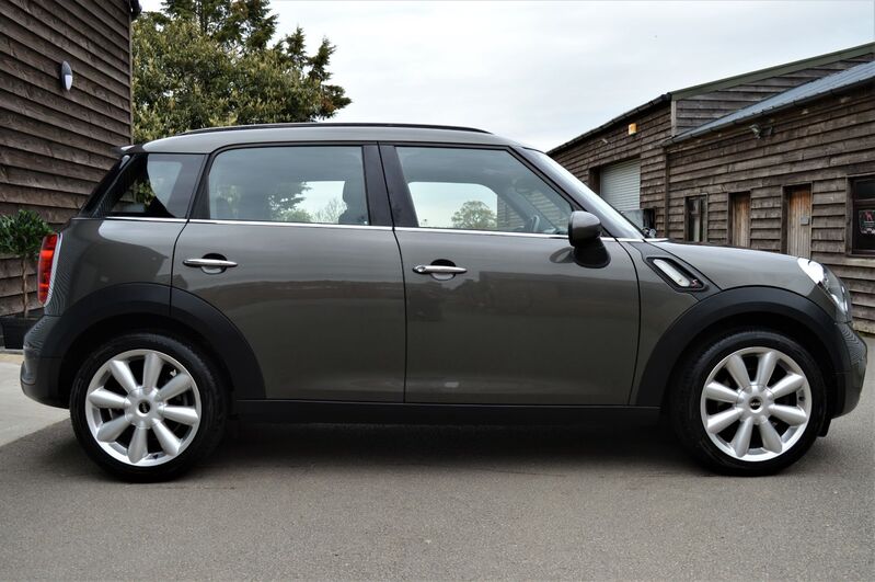 View MINI COUNTRYMAN 2.0 COOPER SD 5 DOOR