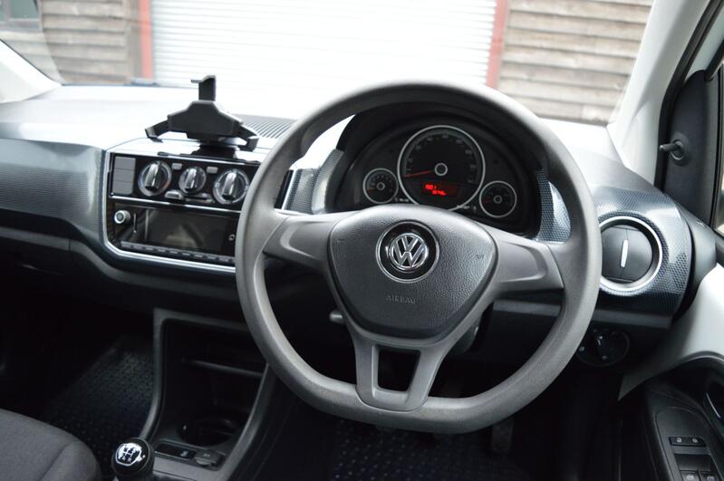 VOLKSWAGEN UP