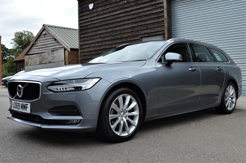 View VOLVO V90 2.0 T4 MOMENTUM PLUS 5 DOOR ESTATE