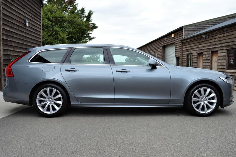 View VOLVO V90 2.0 T4 MOMENTUM PLUS 5 DOOR ESTATE